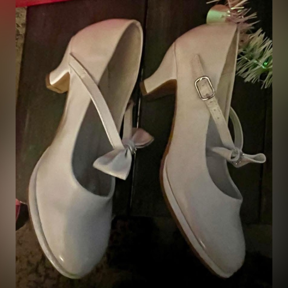 Elegant White low heels - Picture 3 of 3